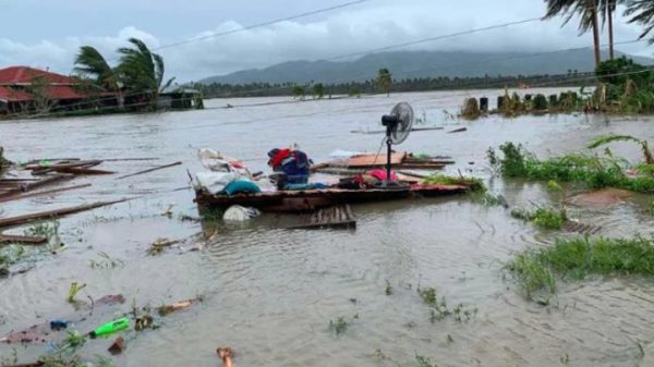 ফিলিপাইনে কয়েক হাজার গ্রাম খালি করার নির্দেশ