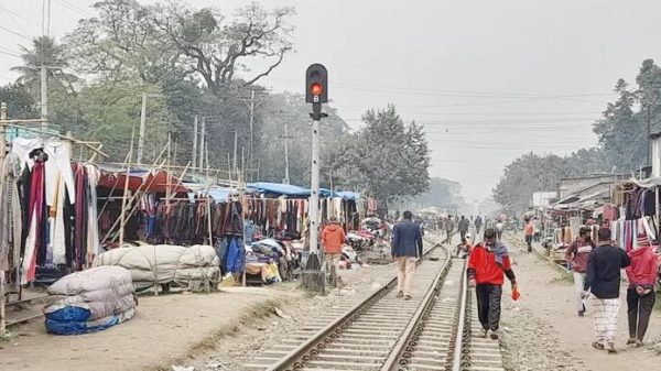 রেলের জমিতে থাকা স্থাপনা সরানোর নির্দেশ