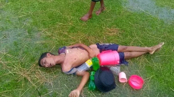 বাবাকে খাবার দিতে গিয়ে বজ্রপাতে স্কুলছাত্রের মৃত্যু