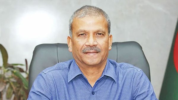 প্রবাসীকল্যাণ ও বৈদেশিক কর্মসংস্থান উপদেষ্টা আসিফ নজরুল