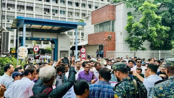 সরকারি চাকরি অধ্যাদেশ নিয়ে কর্মসূচি স্থগিত