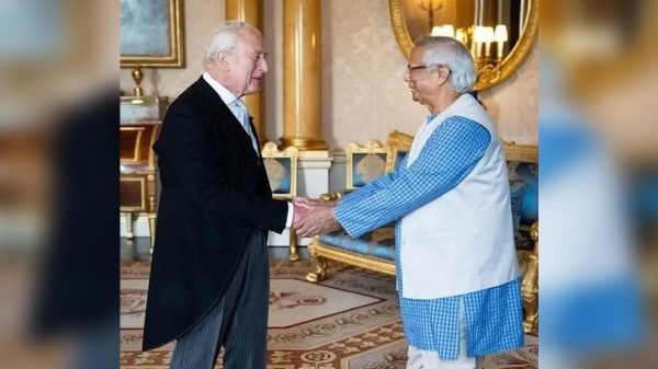 রাজা তৃতীয় চার্লস ও প্রধান উপদেষ্টা ড. মুহাম্মদ ইউনূস। ছবি- সংগৃহীত