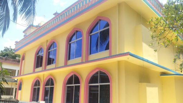 কসবায় পুলিশি পাহারায় জুমার নামাজ অনুষ্ঠিত হওয়া মসজিদ