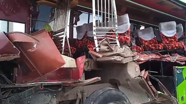 পীরগঞ্জে সড়ক দুর্ঘটনায় ২ জন নিহত, আহত ১০