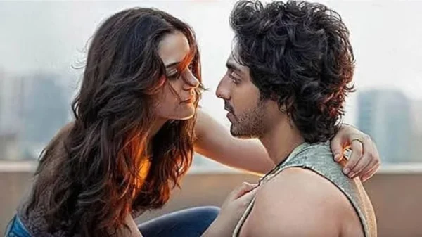 ‘সাইয়ারা’ সিনেমার দৃশ্যে আহান পান্ডে ও অনীত পাড্ডা।