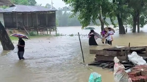 বিভিন্ন জায়গায় পানি উঠে গেছে।