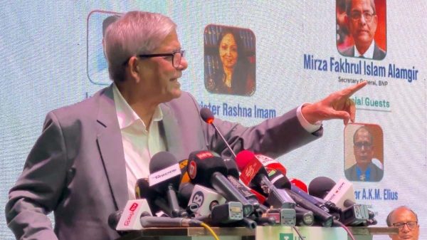 ঢাকা কলেজ ডিবেটিং সোসাইটি ও দ্য বাংলাদেশ ডায়ালগ আয়োজিত বিতর্ক প্রতিযোগিতার সমাপনী অনুষ্ঠানে বক্তব্য দেন বিএনপি মহাসচিব মির্জা ফখরুল ইসলাম আলমগীর।