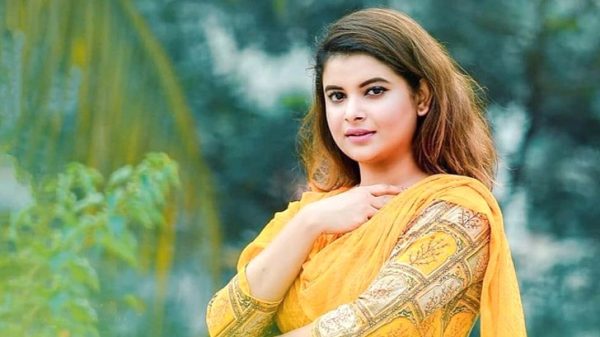 অভিনেত্রী শবনম ফারিয়া