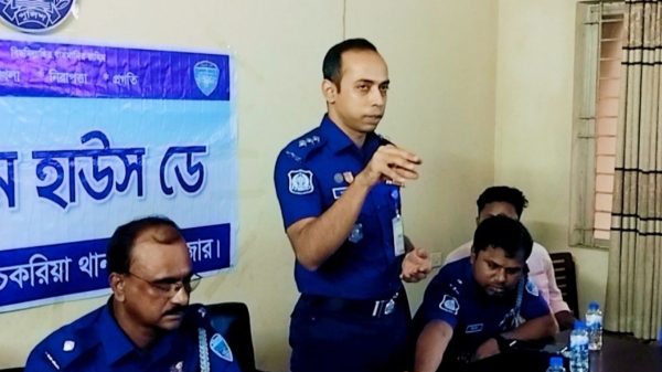 চকরিয়া থানায় ওপেন হাউস ডে অনুষ্ঠানে বক্তব্য দেন এএসপি অভিজিৎ দাশ।
