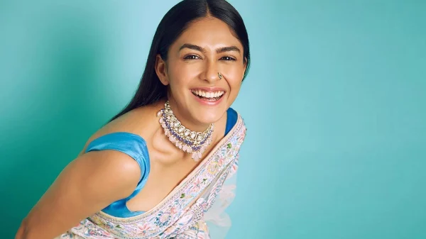 ভারতীয় অভিনেত্রী ম্রণাল ঠাকুর।