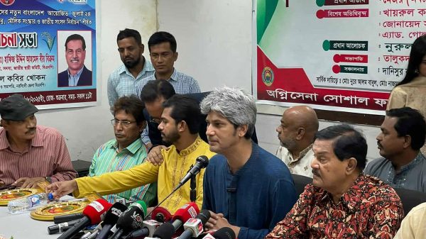 জাতীয় প্রেসক্লাবে এক আলোচনা সভায় বক্তব্যে দেন জোনায়েদ সাকি।